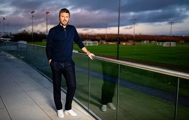 开云app-弗爵爷力荐+更衣室力挺，卡里克时隔5年再次“救火”曼联|索尔斯克亚|米堡|弗格森|主帅|教练_新浪体育_新浪新闻