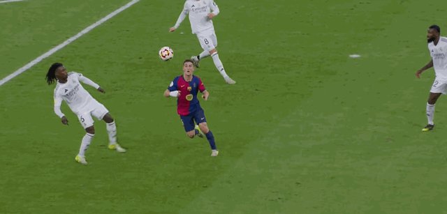 1736718449742083147.gif 点球.gif