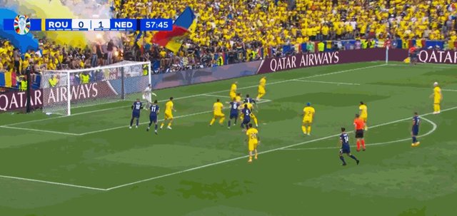 1719940859919077882.gif 范戴克头球.gif