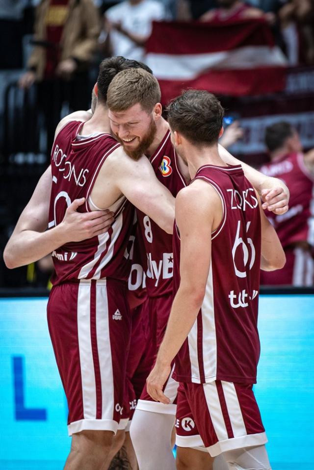 头牌伤缺还拒绝归化 人口不足200万小国底气何来？