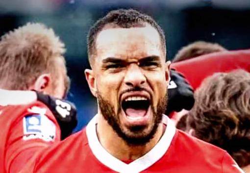 开云app-升班马连续官宣！前长江外援福布斯加盟青岛海牛