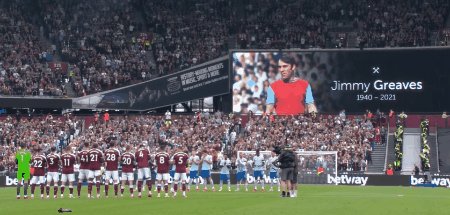 1632056561983003842.gif whu manu 1.gif