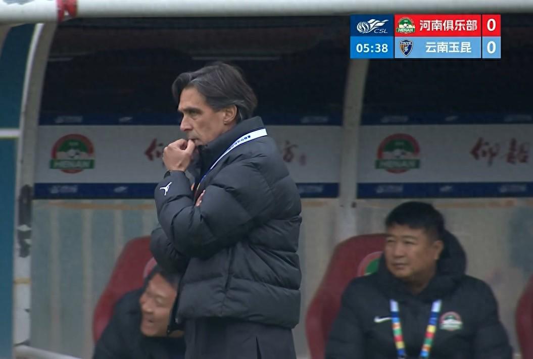 开云下载-河南锋无力隐现？5次得分机会浪费4次，姆布拉中超首球仍差强人意